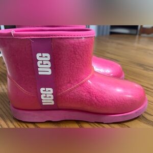 NWT UGG WOMEN CLASSIC MINI PINK FUSIA WATERPROOF POPULAR RAIN BOOT sz6 (shoe3)